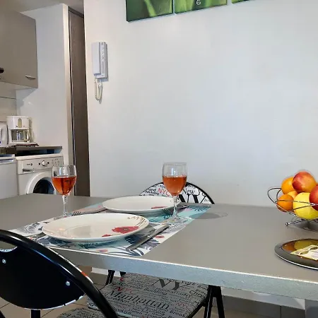 Apartment Centre *